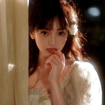 唯美温柔干净高级氛围感女头图片32张
