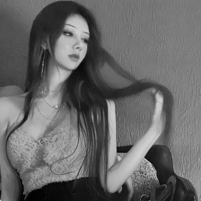 高级感美女头像高清黑白