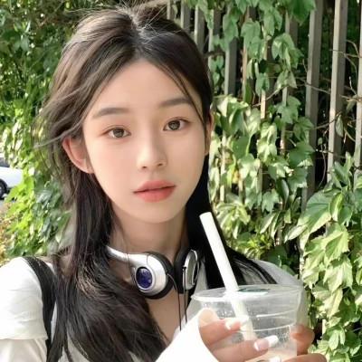 好看的绿色头像女生高清图片36张，清新透亮