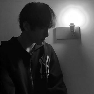 84张男生黑白高级感头像