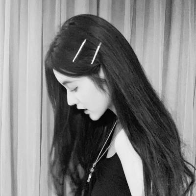 高级感美女头像高清黑白