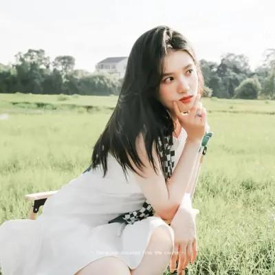 2023最新款微信头像女，突破尘埃