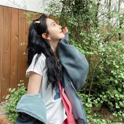 2023最新款微信头像女，突破尘埃