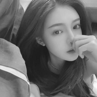高级感美女头像高清黑白
