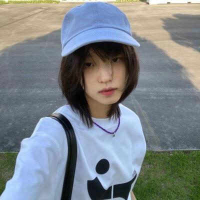 2023最新款微信头像女，突破尘埃