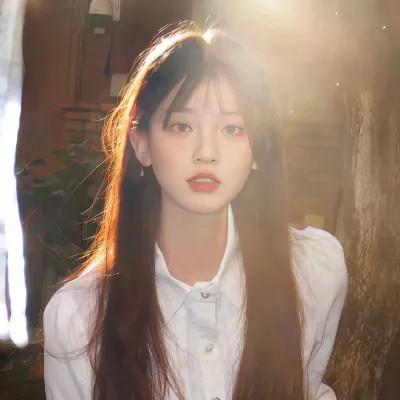 2023最新款微信头像女，突破尘埃