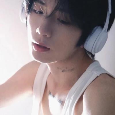 氛围感拉满的小众头像男58张，宝藏男孩！