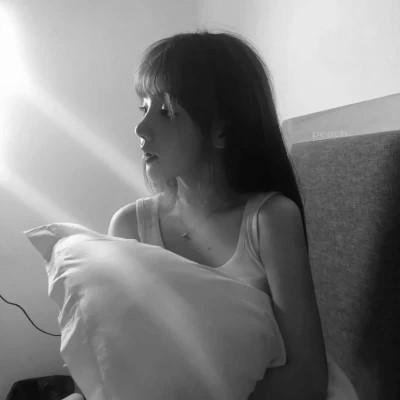 高级感美女头像高清黑白