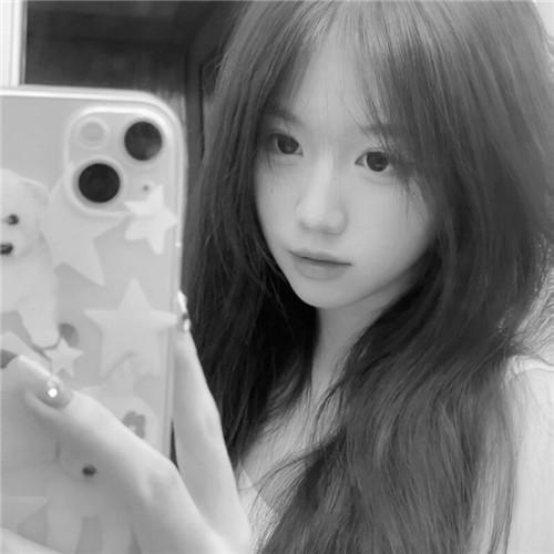 高级范黑白女生头像图片32张