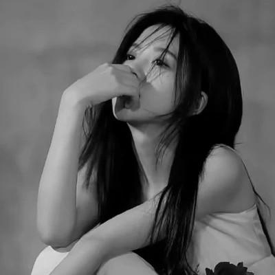 高级感美女头像高清黑白