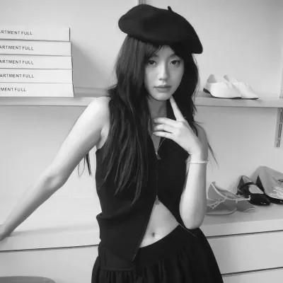 女黑白头像图片真人版52张，逆流而上的黑白文化