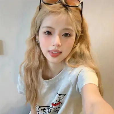 2023最新款微信头像女，突破尘埃
