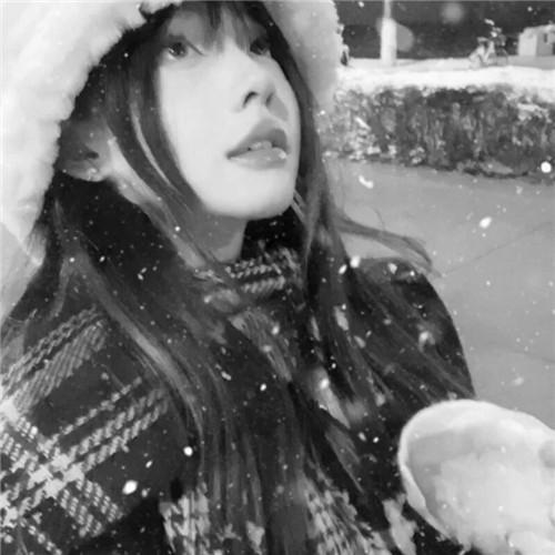 高级范黑白女生头像图片32张