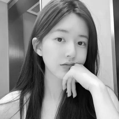 女黑白头像图片真人版52张，逆流而上的黑白文化
