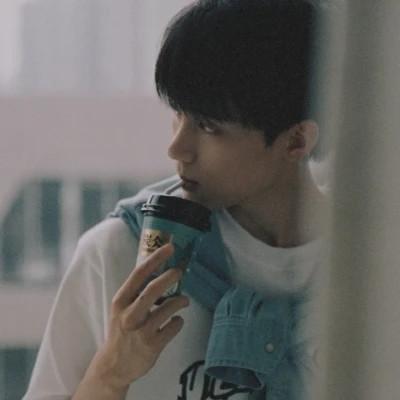 氛围感拉满的小众头像男58张，宝藏男孩！