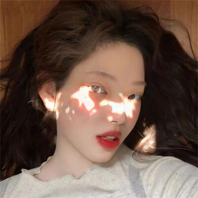 2023最新款微信头像女，突破尘埃