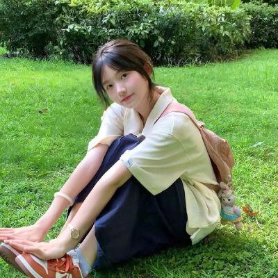 2023最新款微信头像女，突破尘埃