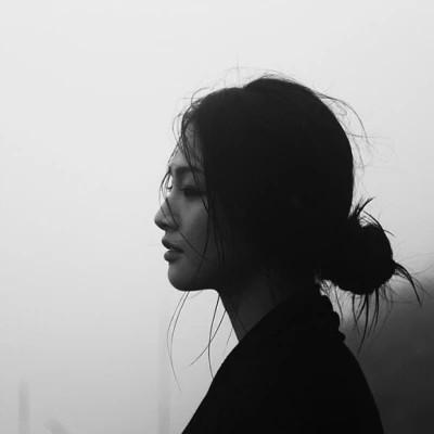 高级感美女头像高清黑白