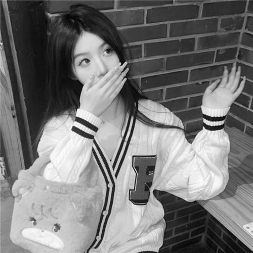 高级范黑白女生头像图片32张
