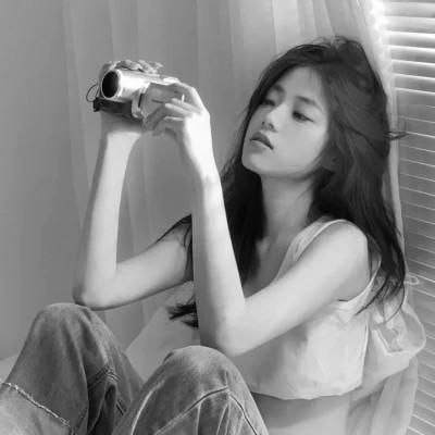 高级感美女头像高清黑白