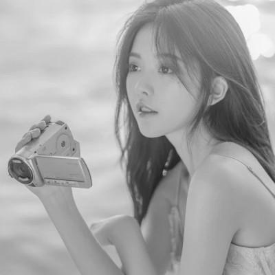 高级感美女头像高清黑白