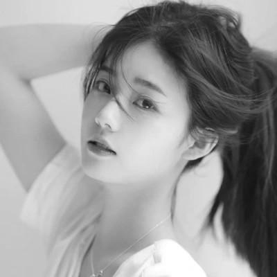 高级感美女头像高清黑白