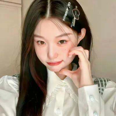 2023最新款微信头像女，突破尘埃