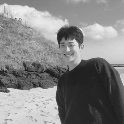 61张高级黑白男生头像
