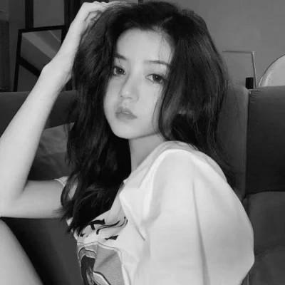 高级感美女头像高清黑白
