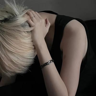 氛围感拉满的小众头像男58张，宝藏男孩！