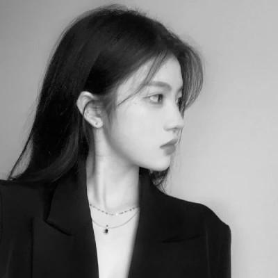 高级感美女头像高清黑白