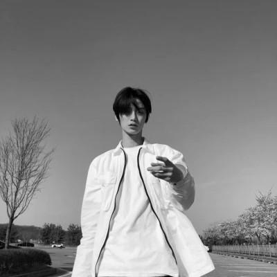 61张高级黑白男生头像