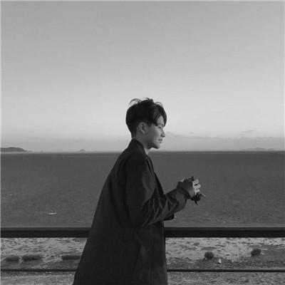 84张男生黑白高级感头像