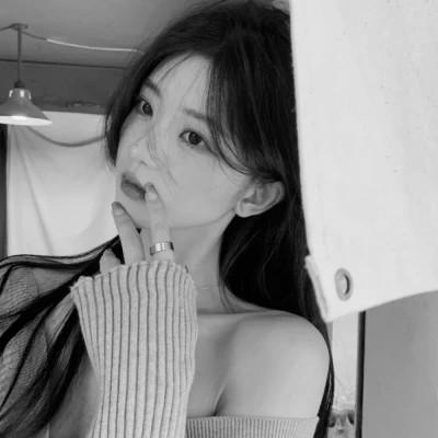 高级感美女头像高清黑白