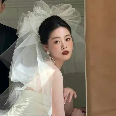 2023最新款微信头像女，突破尘埃