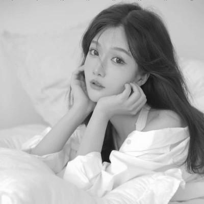 高级感美女头像高清黑白