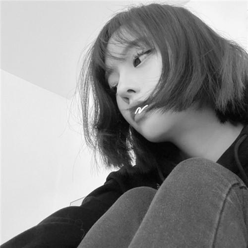 高级范黑白女生头像图片32张