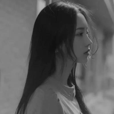 高级感美女头像高清黑白