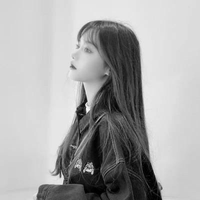 高级感美女头像高清黑白
