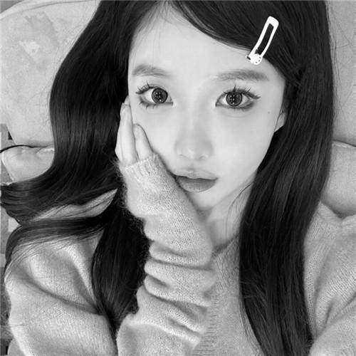 高级范黑白女生头像图片32张