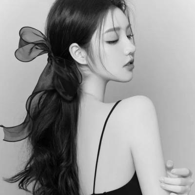 高级感美女头像高清黑白