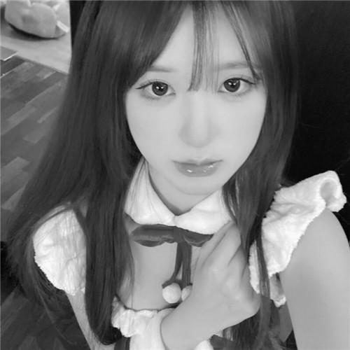 高级范黑白女生头像图片32张
