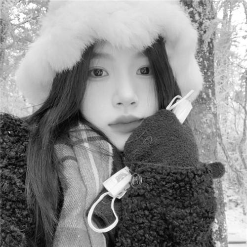 高级范黑白女生头像图片32张