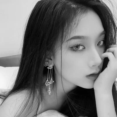 高级感美女头像高清黑白