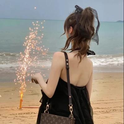 迷人女生背影头像100张，别有一番韵味美！