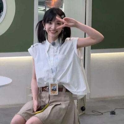 2023最新款微信头像女，突破尘埃