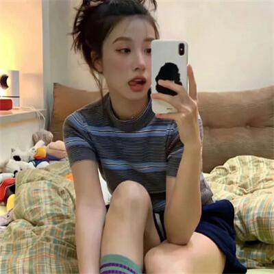 2023最新款微信头像女，突破尘埃
