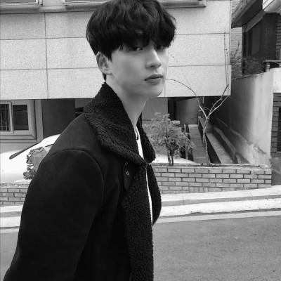 61张高级黑白男生头像