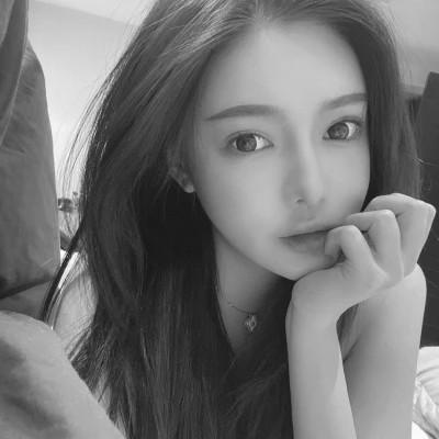 高级感美女头像高清黑白