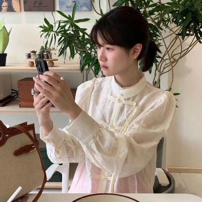 2023最新款微信头像女，突破尘埃
